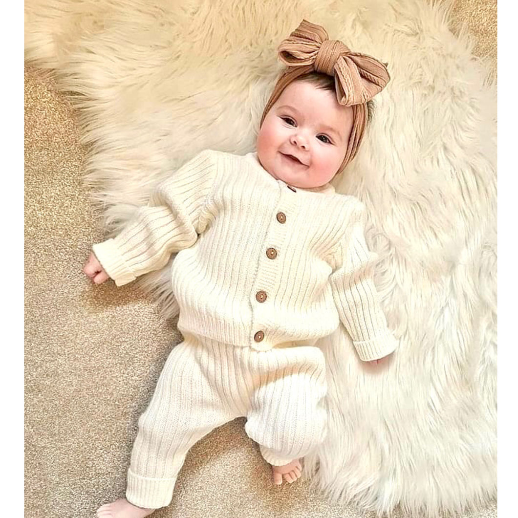 Unisex Baby 2 Piece Knit Set (small dust mark)
