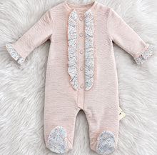 Load image into Gallery viewer, Baby Outfits 0-1m (More Designs)
